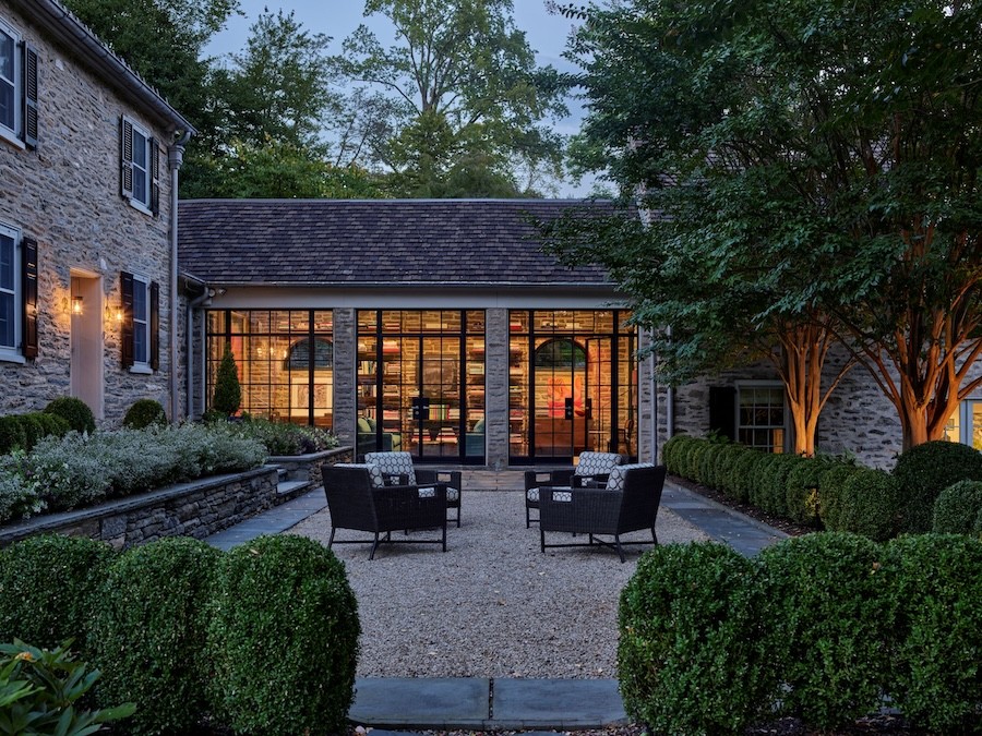 redefining-outdoor-spaces-with-entertainment-lighting-on-the-main-line